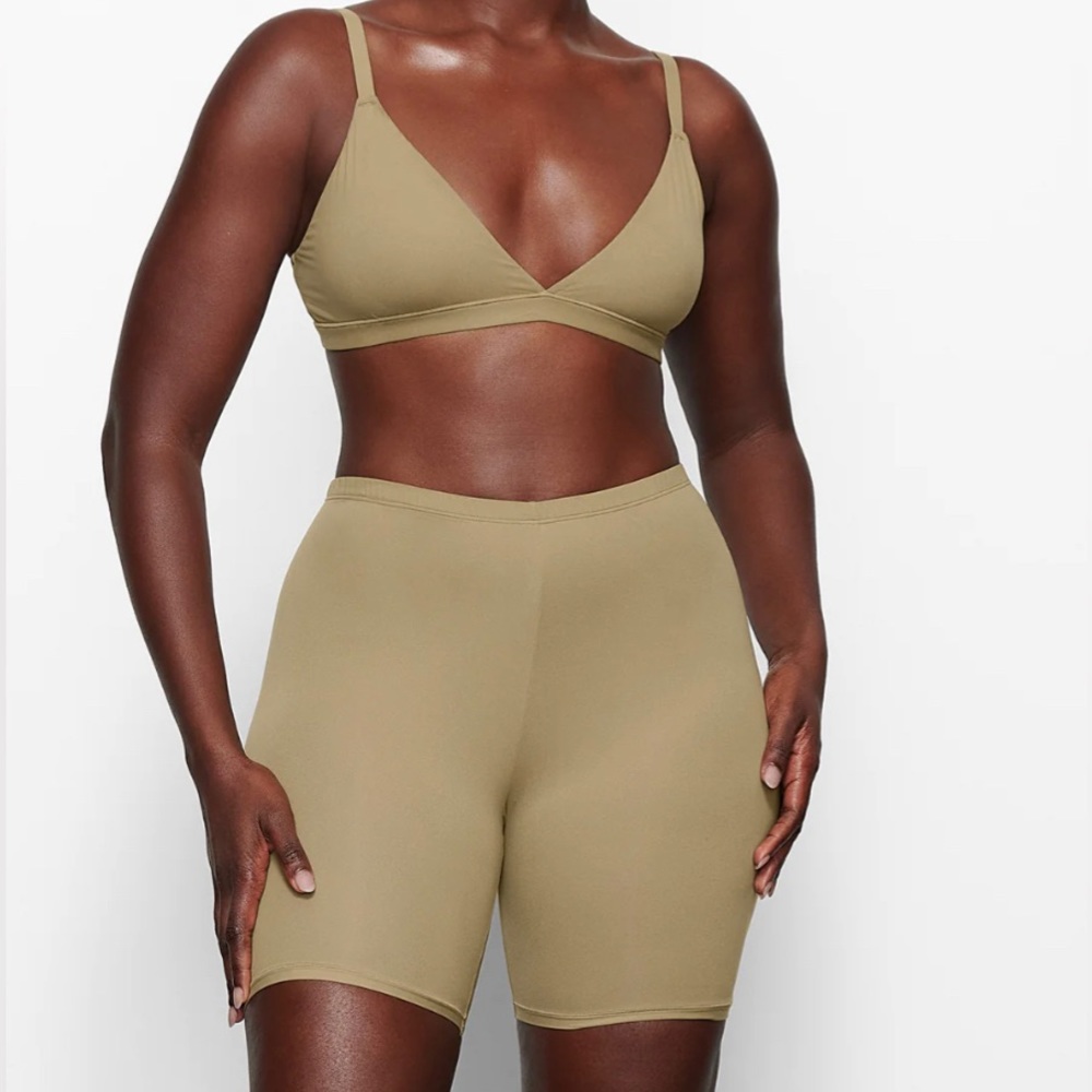 SKIMS Fits Everybody Khaki Biker Short Size XS